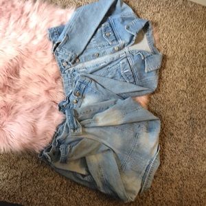 Light wash denim jacket!